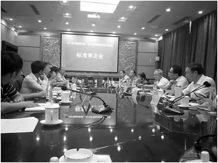 《817肉鸡制种场》和《817肉鸡制种技术规范》通过评审